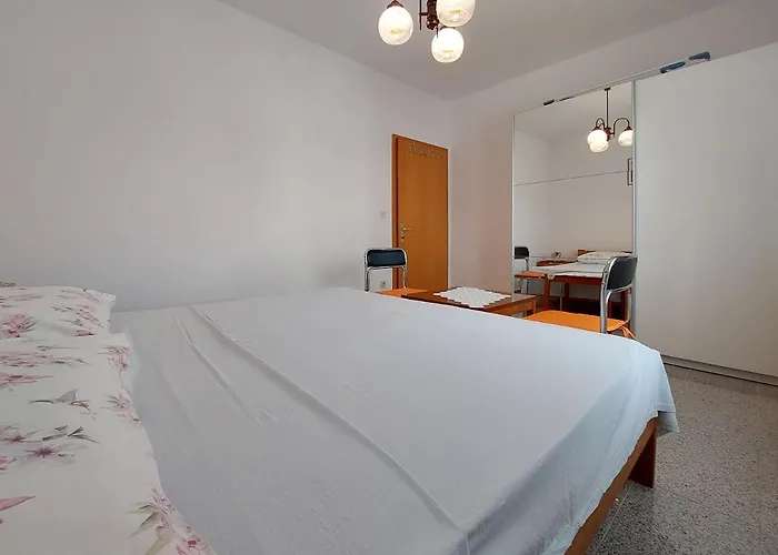 Apartment And Ivanka Petar Krk Town