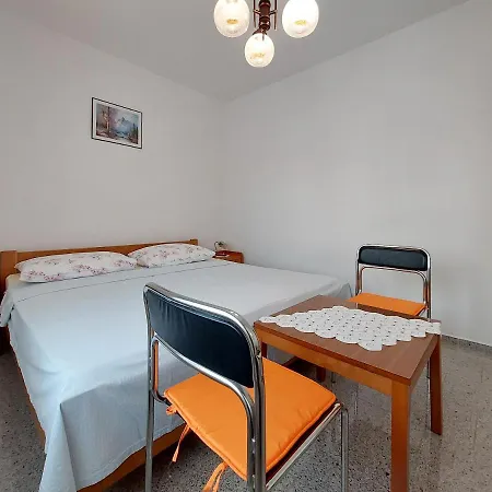 And Ivanka Petar Apartman Krk Town