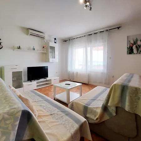 And Ivanka Petar Apartman Krk Town